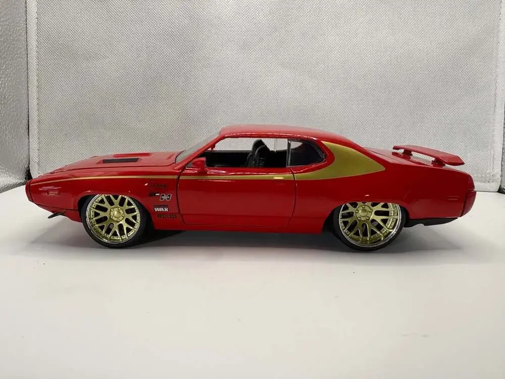 Jada Toys Big Time Muscle 1972 Plymouth GTX 1/24 Scale Diecast Model Car